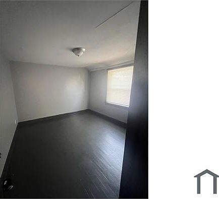 4th image of 2065 E 5th Ave