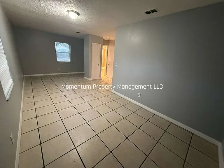 8405 N Elmer St — Photo 9