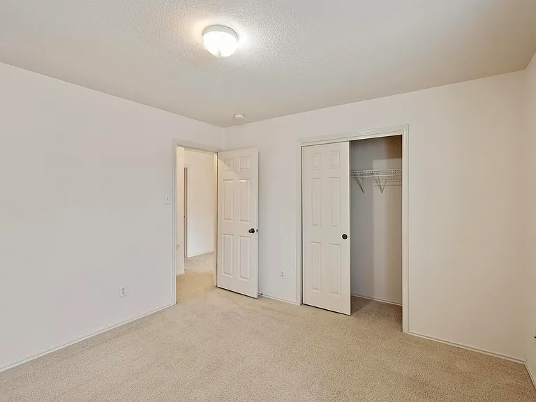 570 Hogan — Photo 17