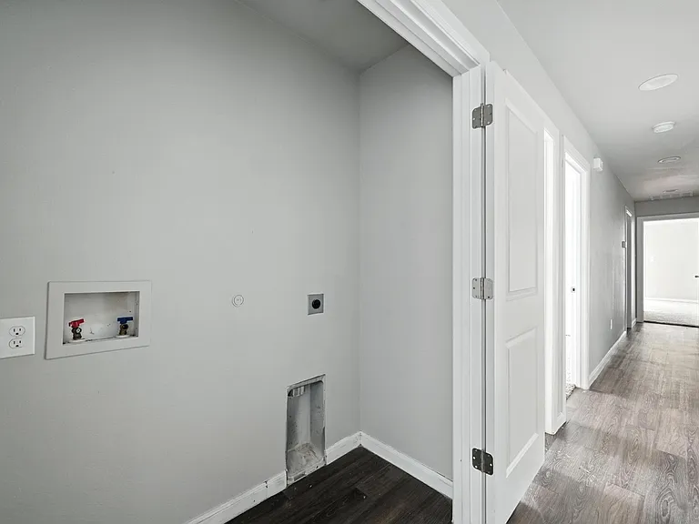 910 N Throckmorton St — Photo 15