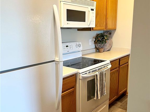 5th image of 1360 SE Florence Dr #64U