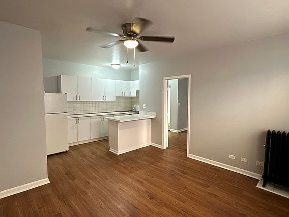 3rd image of 4241 N Kenmore Ave #313