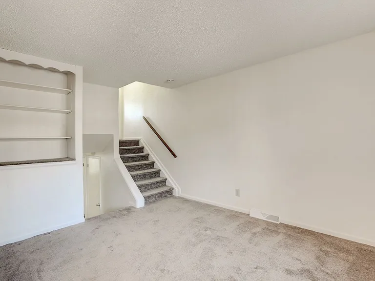 Applewood Crest Townhomes & Apartments — Photo 10