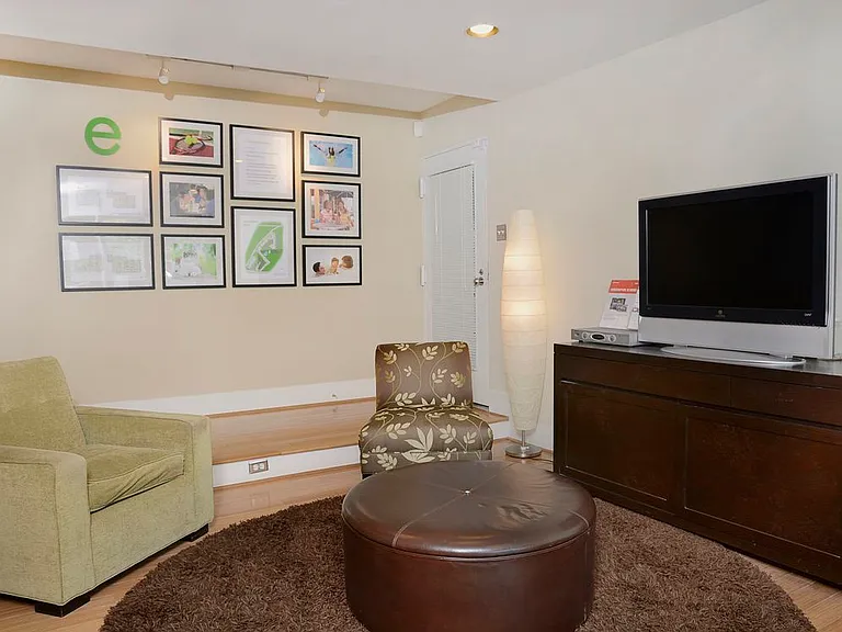 Leasing center