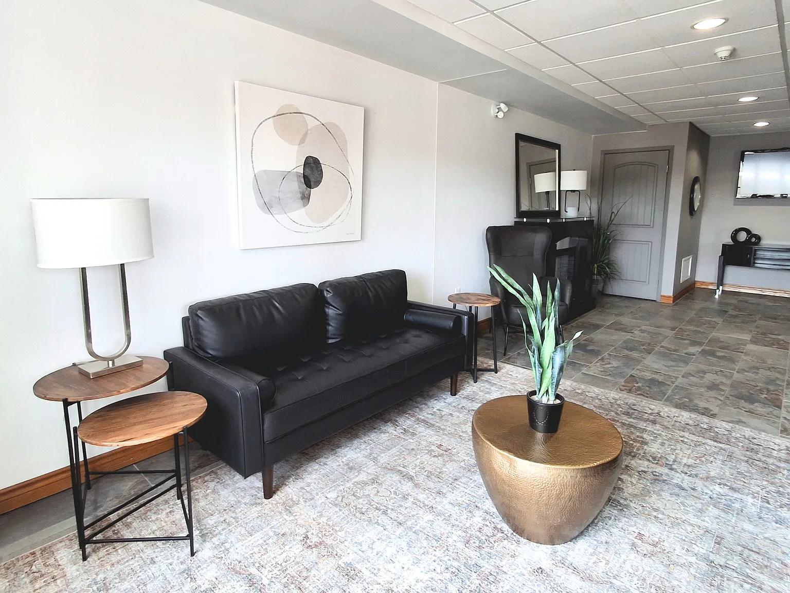 Grandview Apartments - Choose your rent level - Call for Details - All utilities — Photo 3