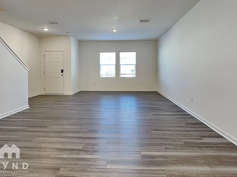 3040 Fulong Dr — Photo 7