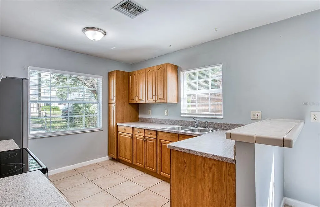 2 bed, 1.5 bath, 1060 sqft, $2,300 — Photo 4