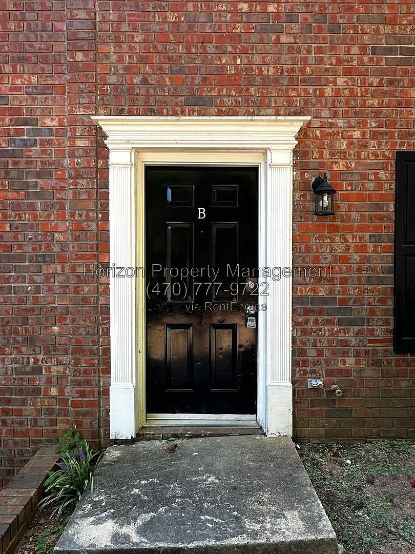 2 bed, 1.5 bath, 1014 sqft, $1,495 — Photo 2