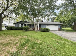 2311 W Oakwood Rd, Oak Creek, WI 53154
