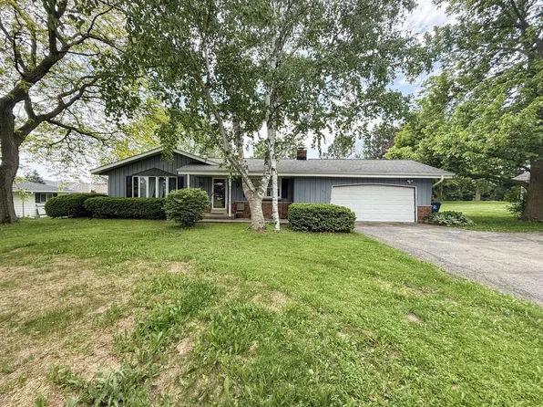 2311 West Oakwood ROAD, Oak Creek, WI 53154