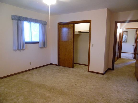 5th image of 106 Fir St