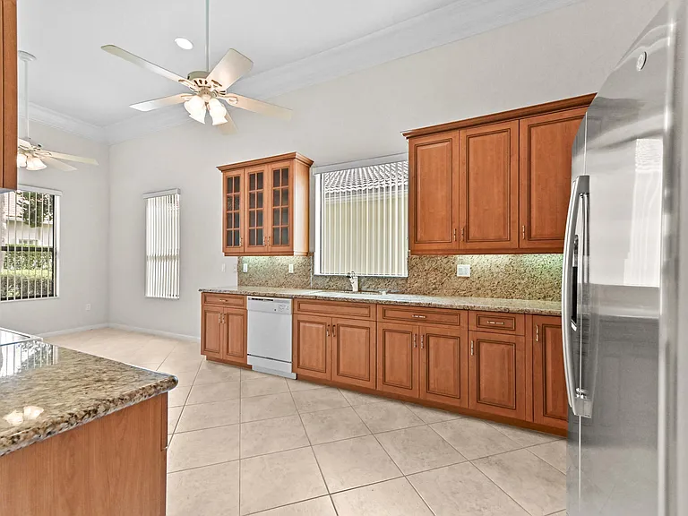 6823 Fabiano Cir — Photo 21