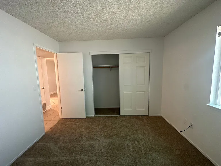 308 N Riverside Dr — Photo 10