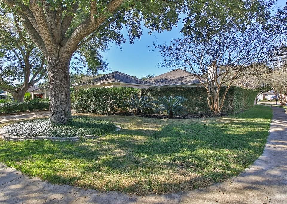 1st image of 14902 Heritage Wood Dr
