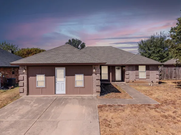 204 Troxell Blvd, Rhome, TX 76078