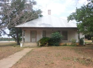 907 E Alabama St, Pearsall, TX 78061