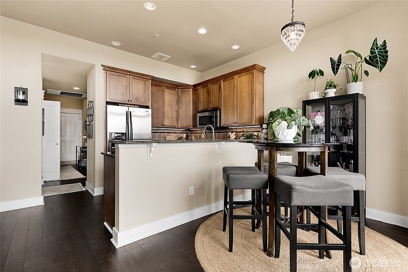5th image of 708 Market Street #402