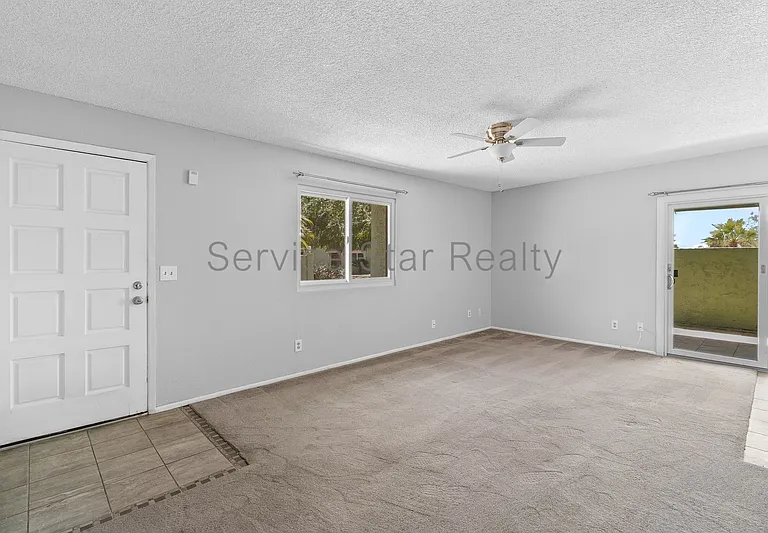 10215 N 8th Pl — Photo 2