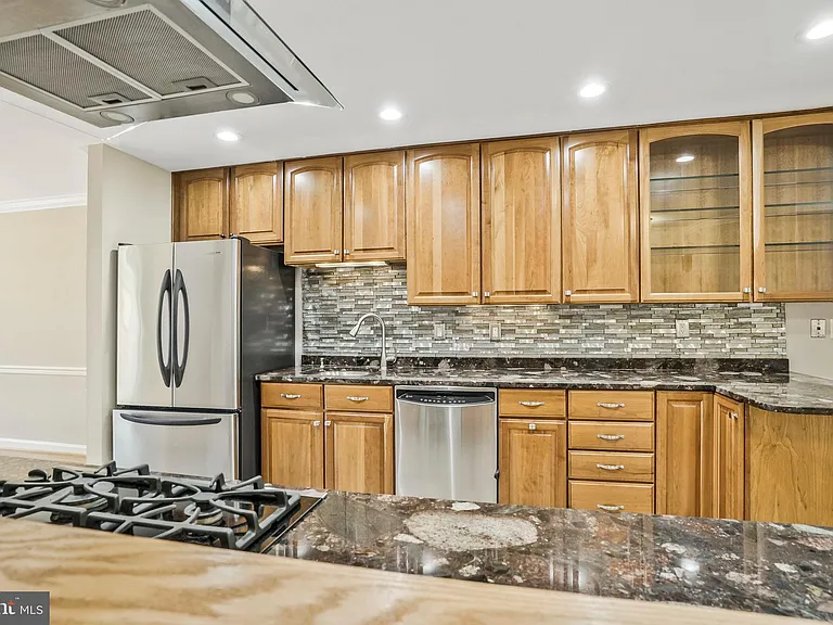 6366 Brampton Ct — Photo 5