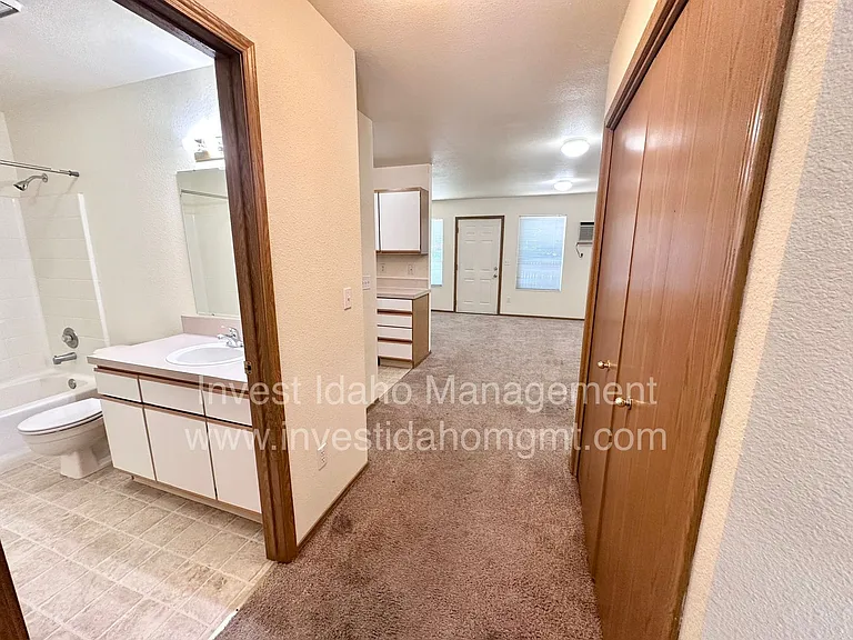 1682 Barlow — Photo 12