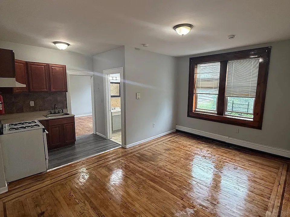 658 Sanford Ave #G1