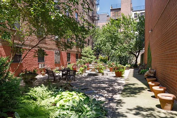 Rented by Compass | media 10