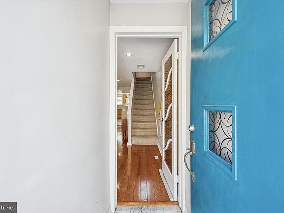 3rd image of 1913 S Iseminger St