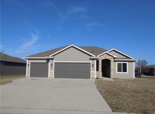 1215 Alexander Ct, Ottawa, KS 66067