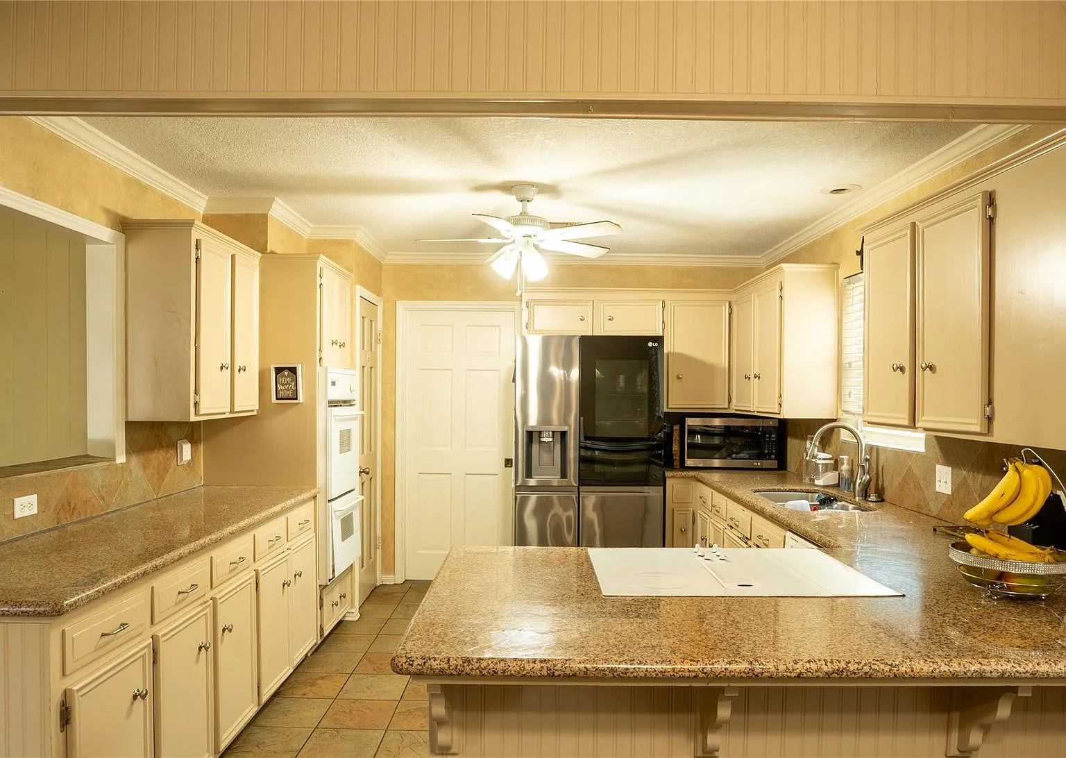 4 bed, 2.5 bath, 2728 sqft, $2,850 — Photo 2