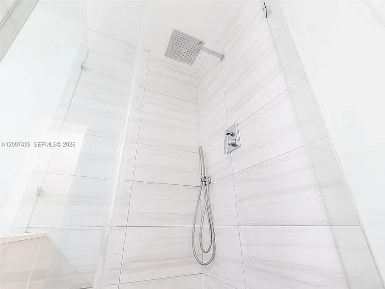 801 Tanglewood Cir — Photo 34