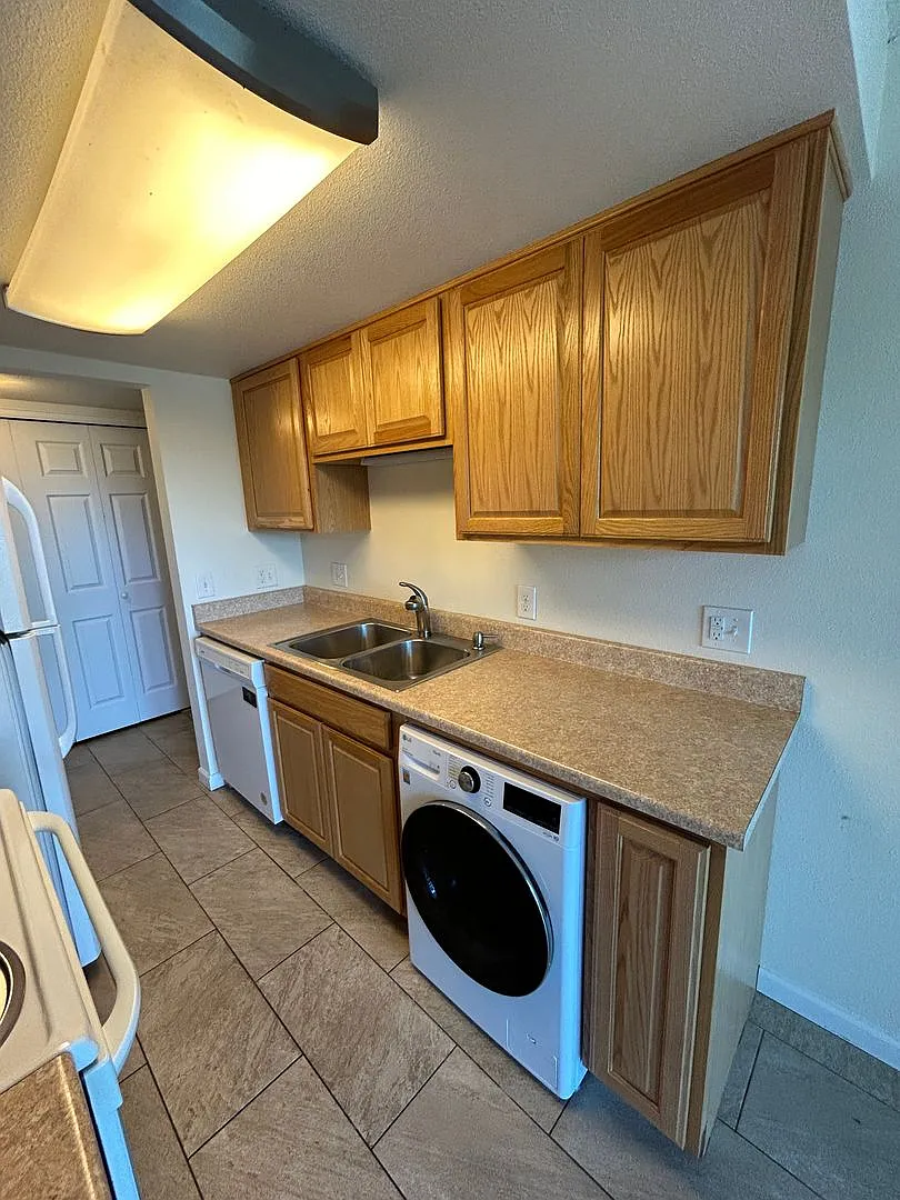 2 Bedroom Corner Condo Available at Spanish Towers close to CU — Photo 2