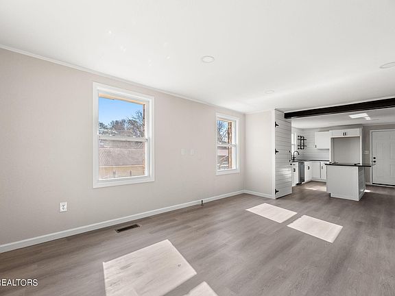 4th image of 126 Huskey Cir