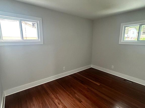 4th image of 7425 Parkwood St
