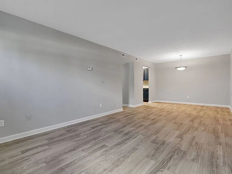 Springhurst East Apartments — Photo 19