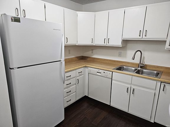 4th image of 603 Clarinet Blvd E