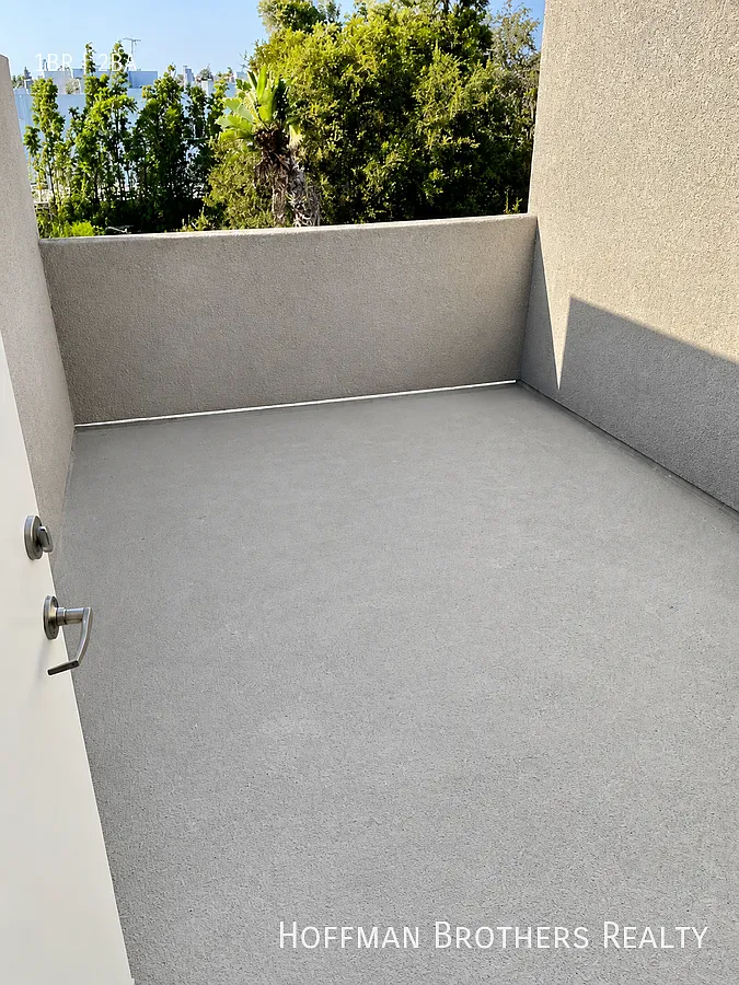 3627 Dunn Dr Los Angeles, CA 90034 — Photo 3