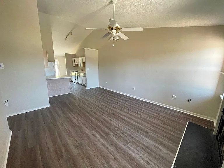 1104 Park West Dr #A — Photo 2