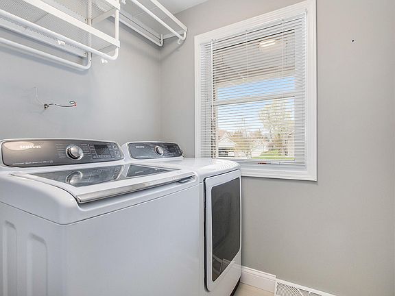 5th image of 6680 Crown Point Dr