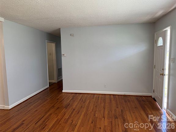 5th image of 1311 Mount Gallant Rd