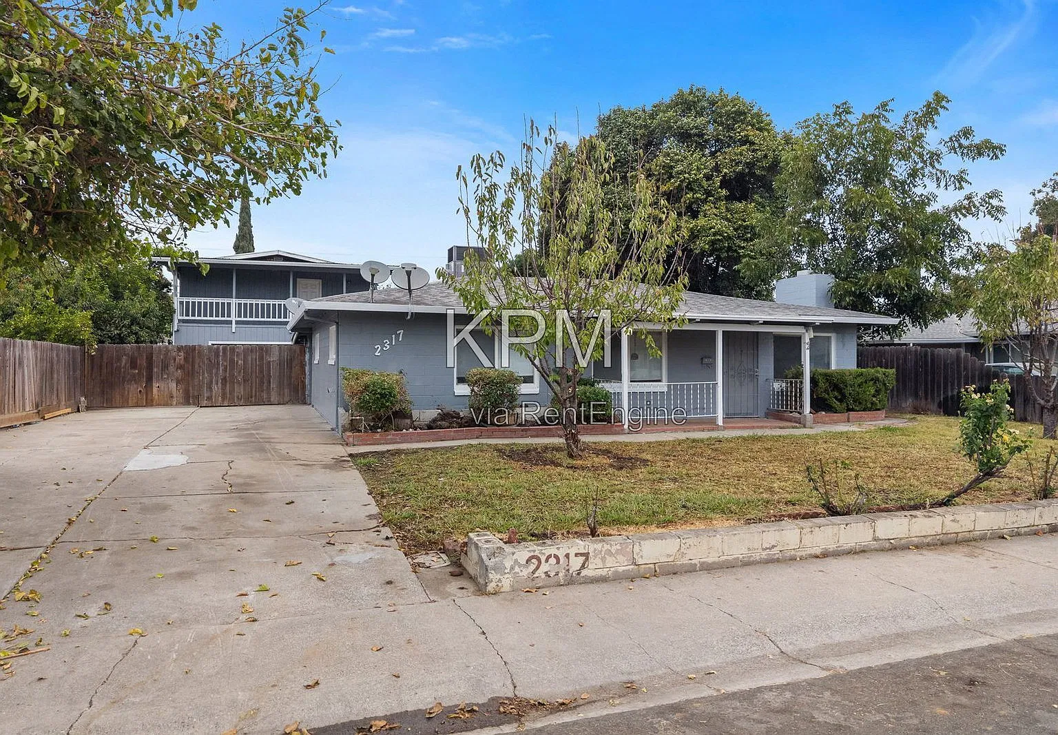 3 bed, 2.0 bath, 1128 sqft, $2,300 — Photo 2