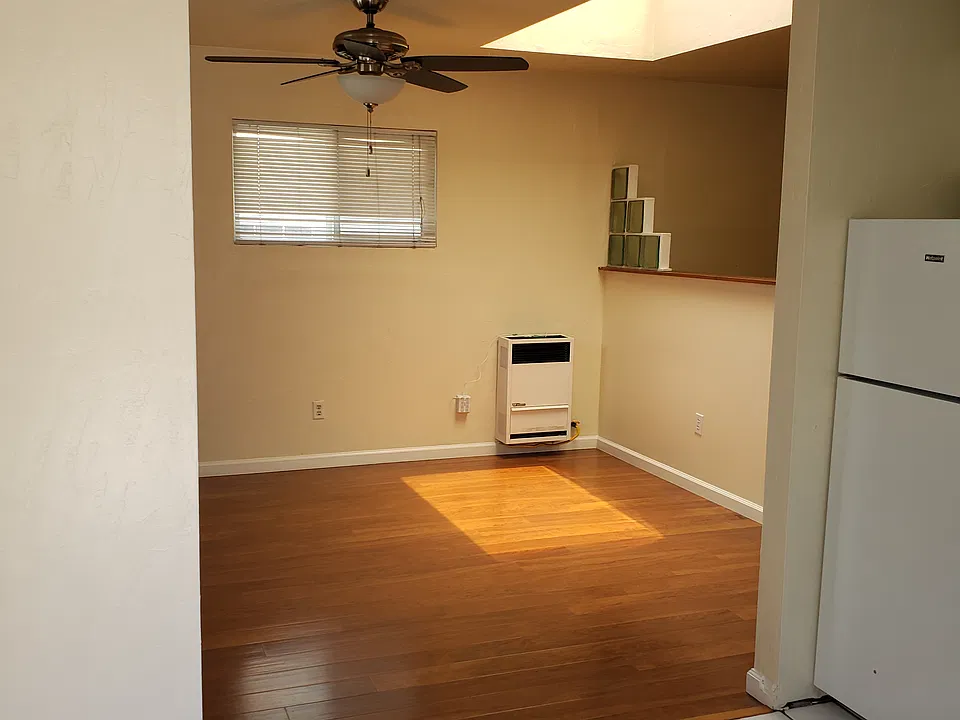 1811 1/2 Grand Ave