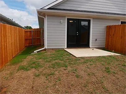608 E College St #610 — Photo 15