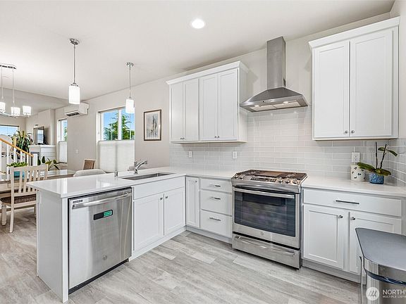 4th image of 4761 Spring Brook Street