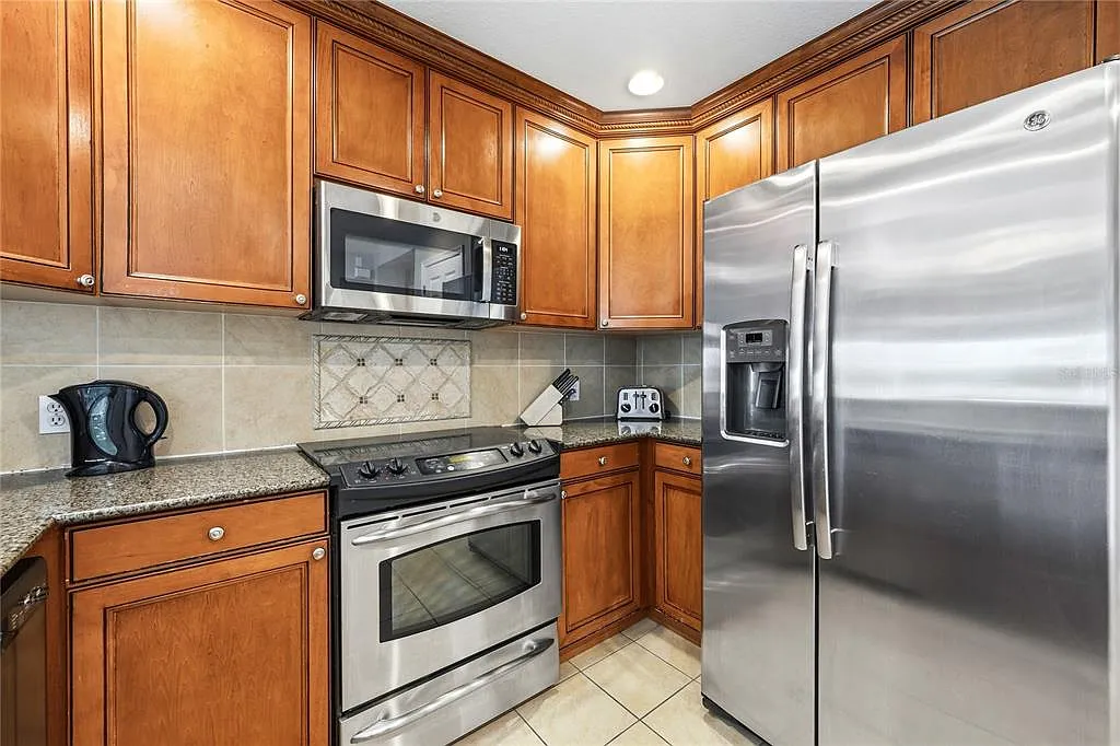 3 bed, 3.0 bath, 1755 sqft, $3,000 — Photo 4