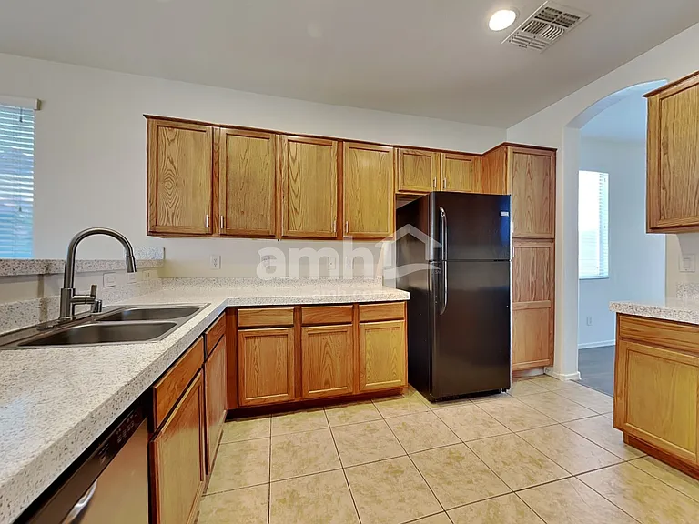 7225 S 73rd Dr — Photo 3