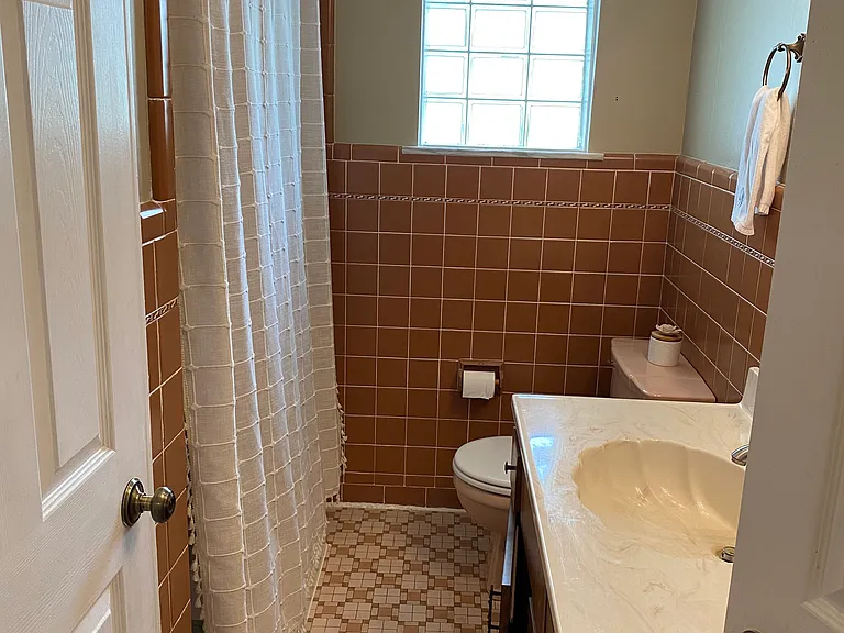 53 Wayne Ave — Photo 3