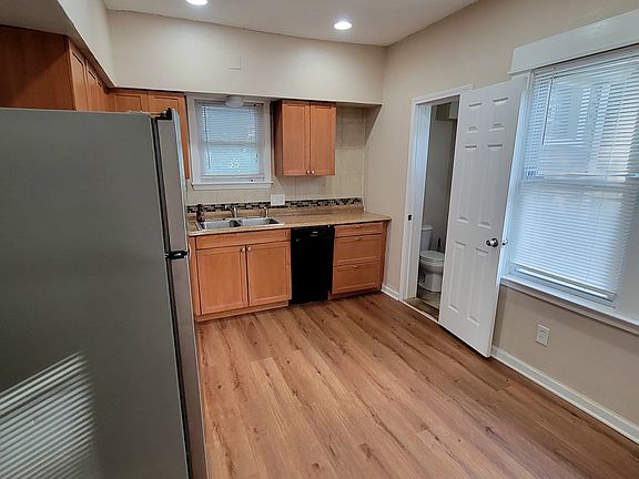 5th image of 2266 Grandview Ave