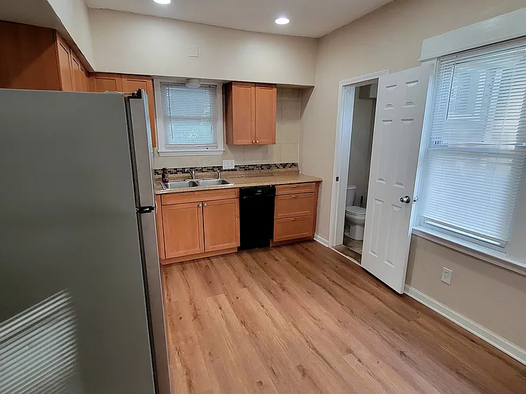 2266 Grandview Ave — Photo 5