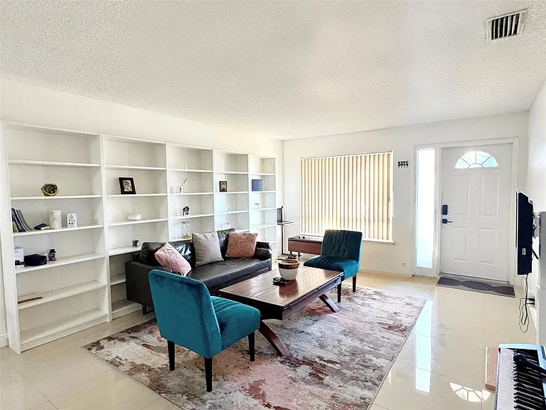 704 NW 3rd Ave — Photo 2