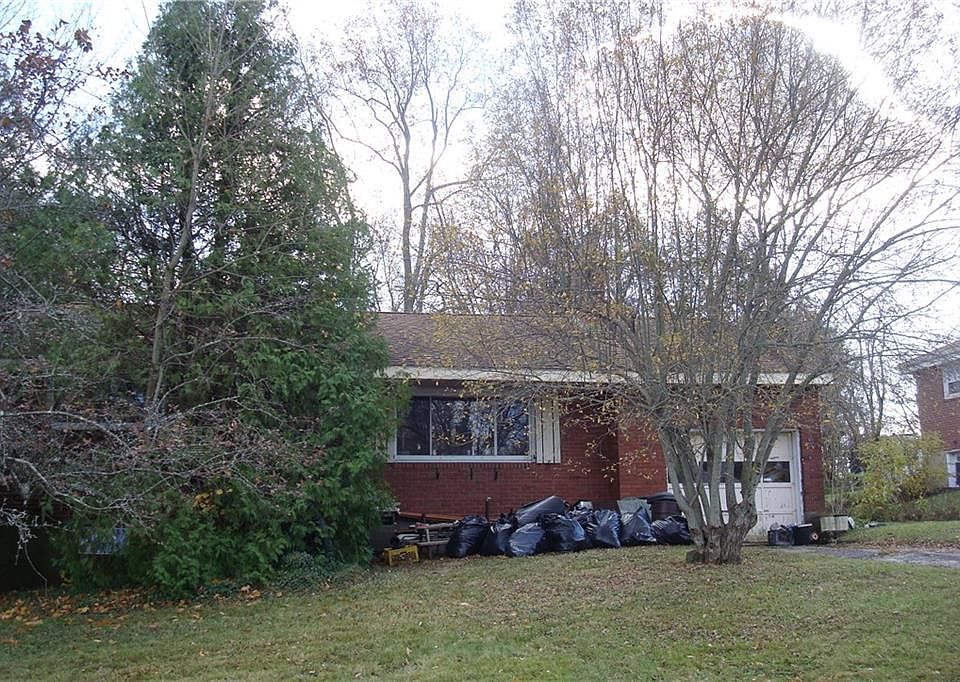 2nd image of 46 Bellaire Mnr